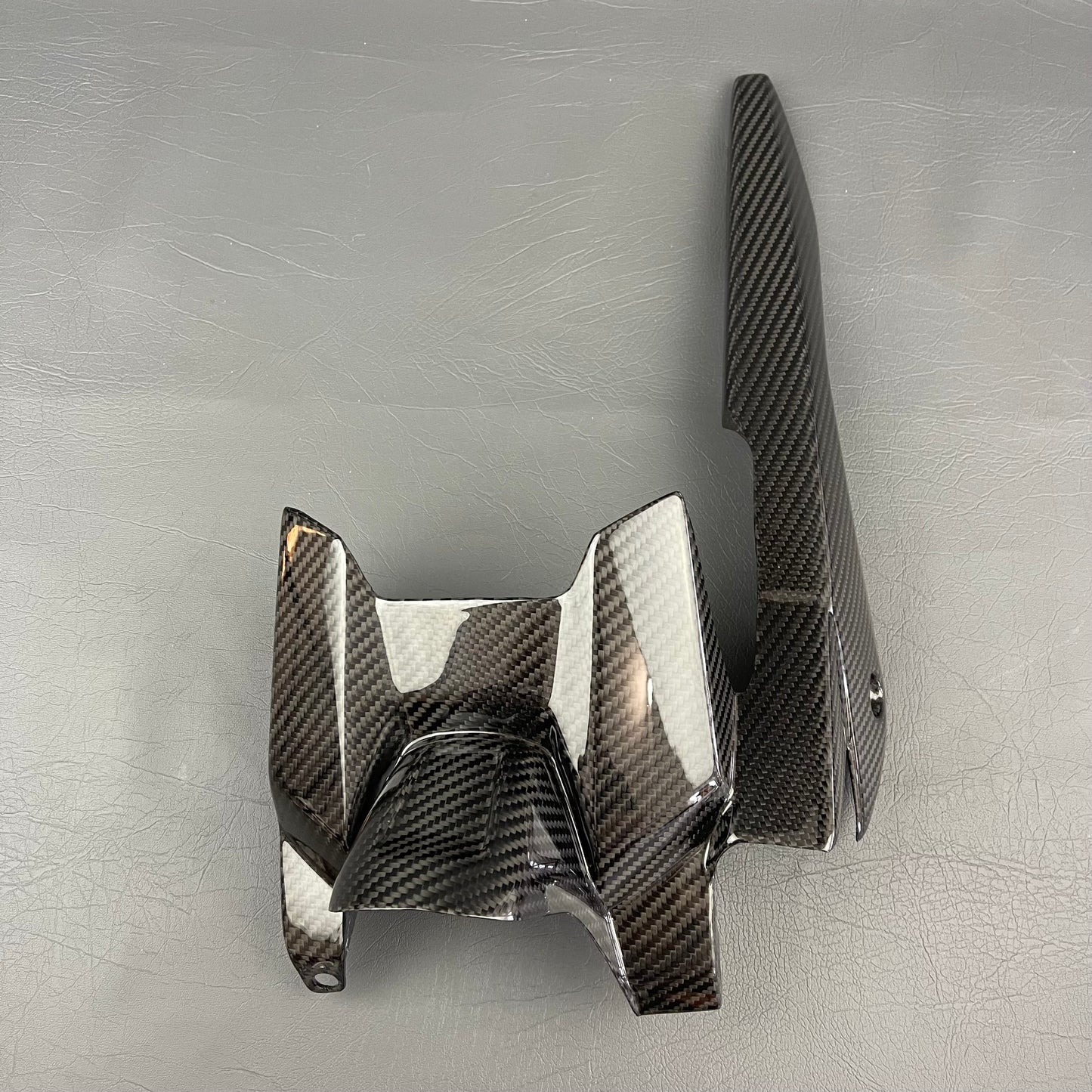 YAMAHA MT07 / FZ07 Carbon Fiber Rear Fender Mudguard – view 3
