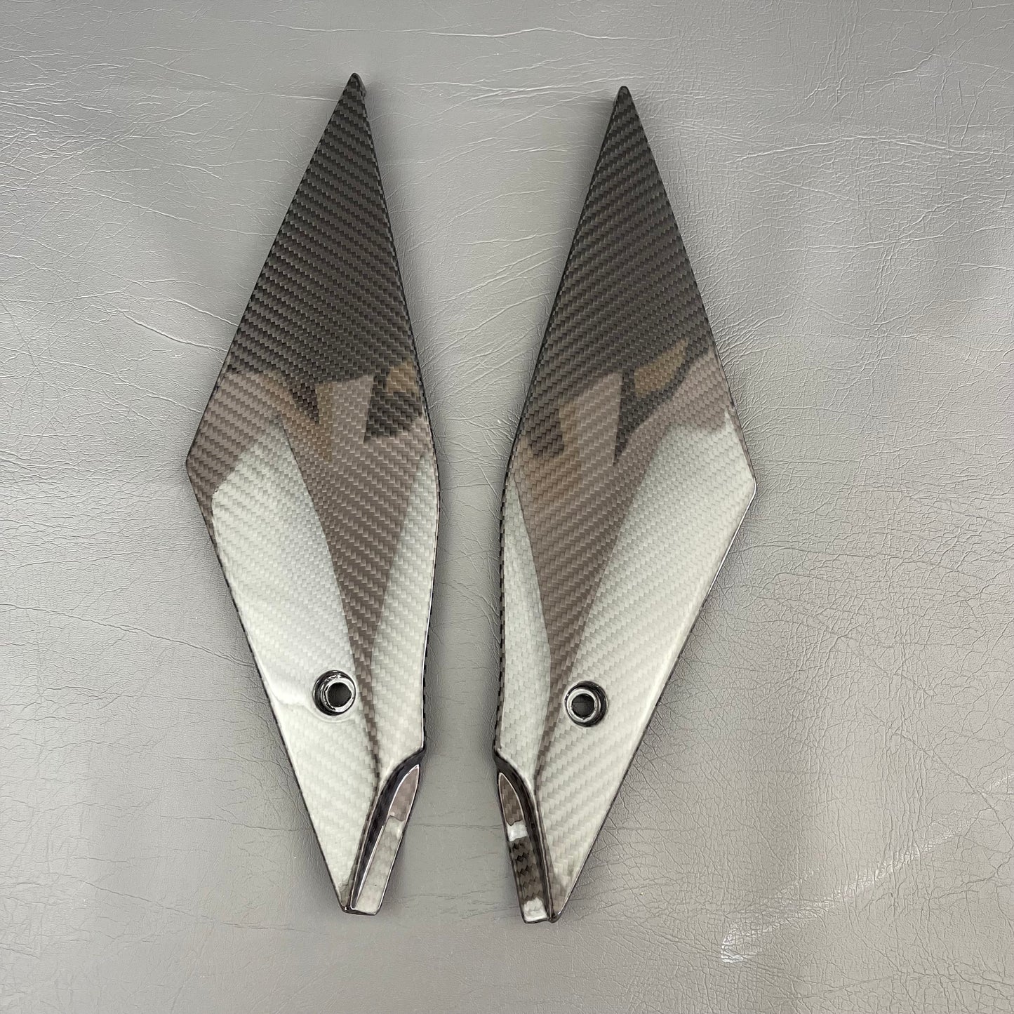 YAMAHA R1 R1M Carbon Fiber Tank Side Panels – view 3