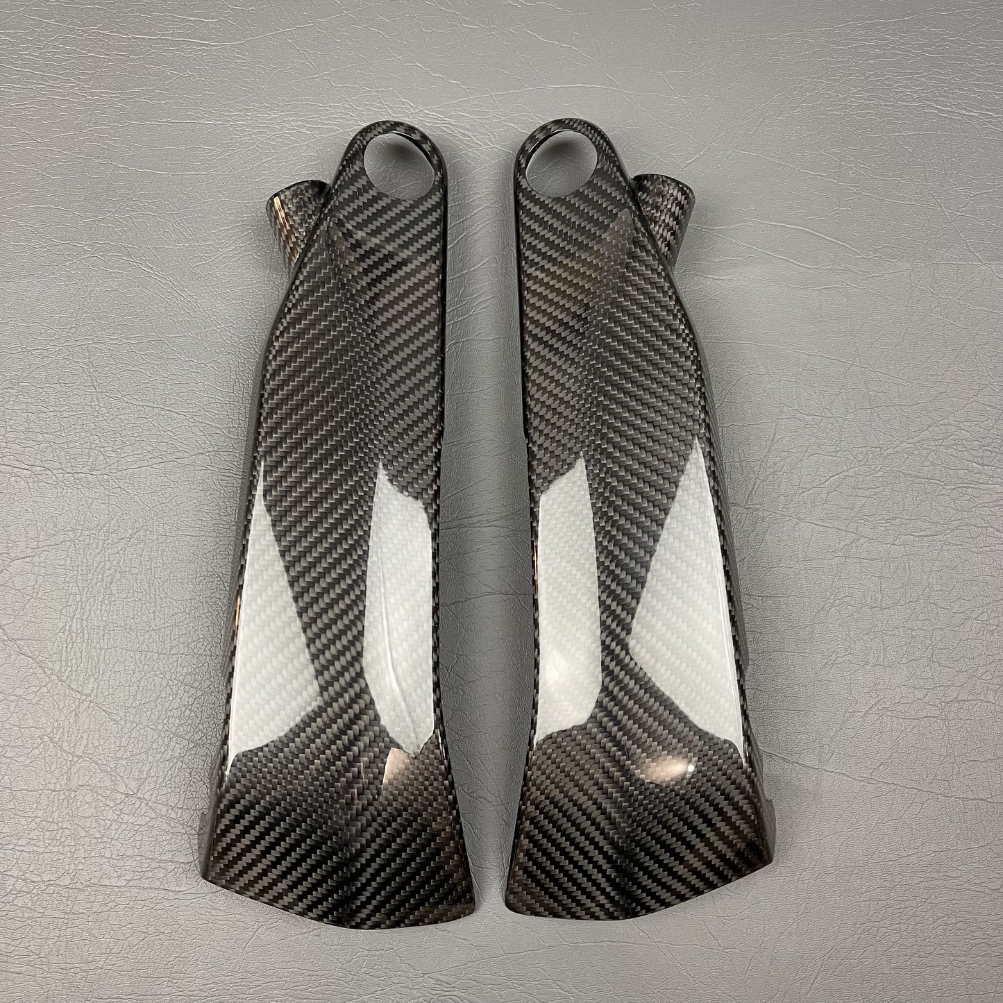 Ducati Panigale/Streetfighter V4 Carbon Fiber Under Tank Frame Cover – view 2