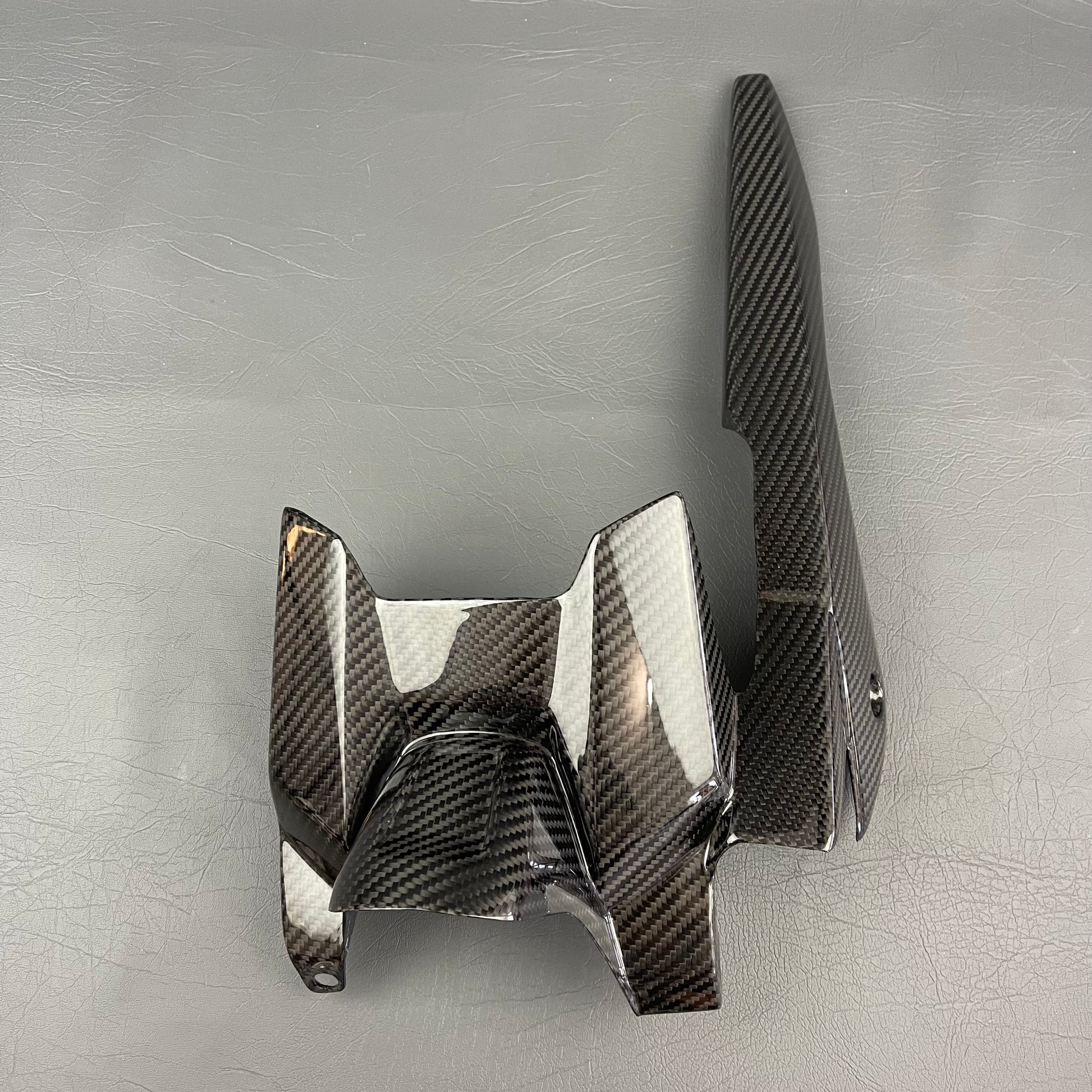 YAMAHA MT07 / FZ07 Carbon Fiber Rear Fender Mudguard – view 3