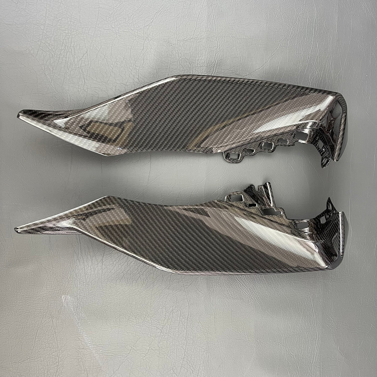 YAMAHA R1 R1M Carbon Fiber Dashboard Side Air Tube Covers – view 3