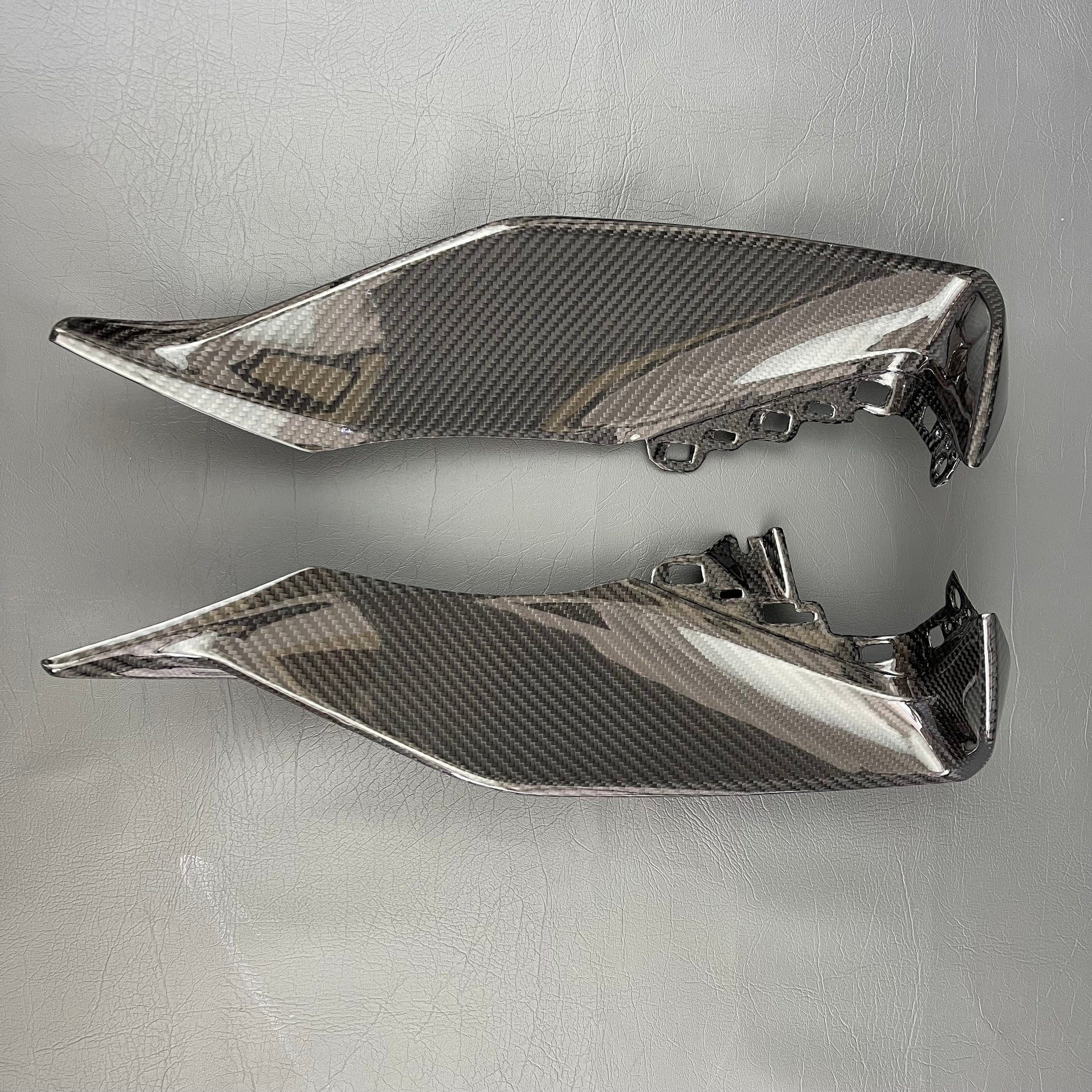 YAMAHA R1 R1M Carbon Fiber Dashboard Side Air Tube Covers – view 3