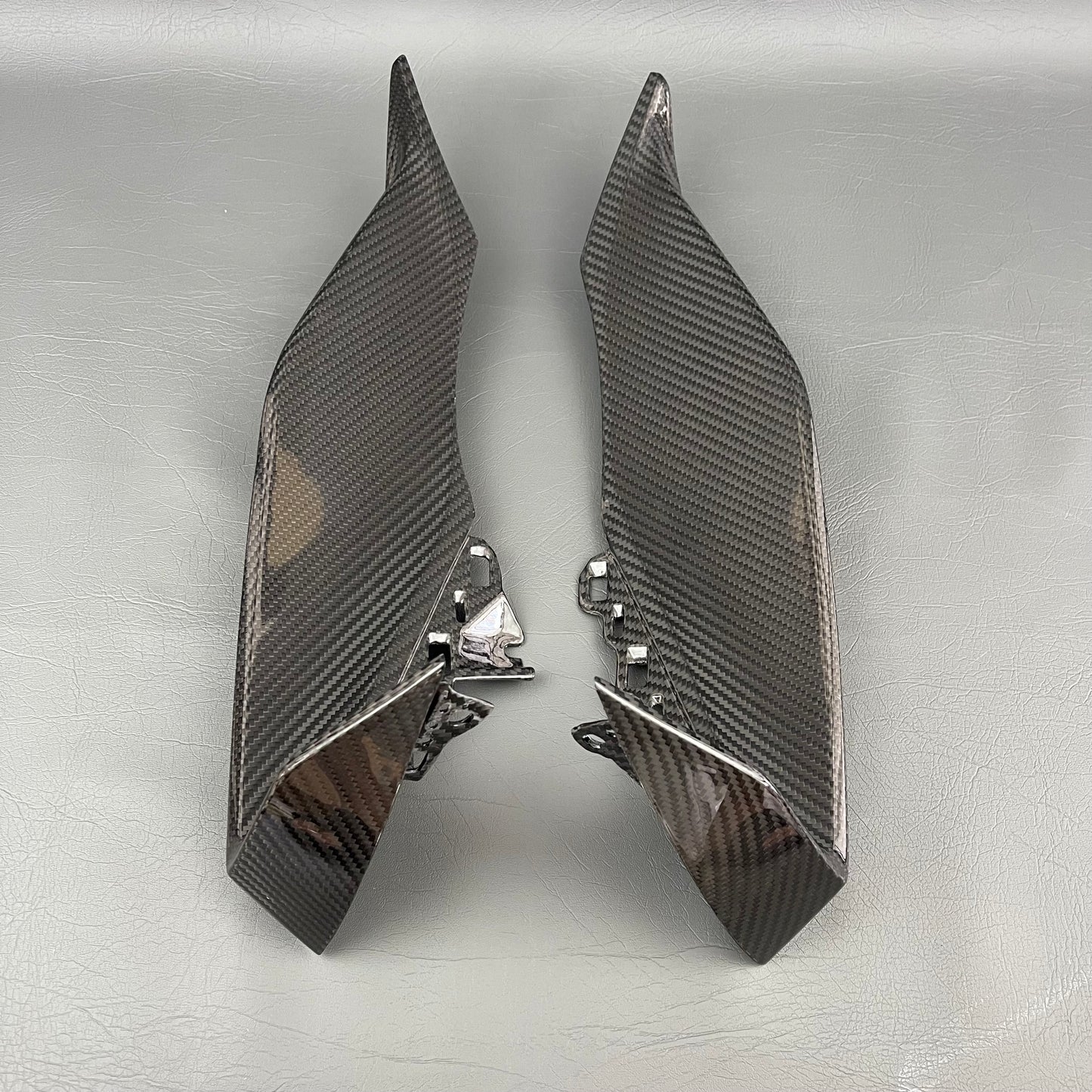 YAMAHA R1 R1M Carbon Fiber Dashboard Side Air Tube Covers – view 2