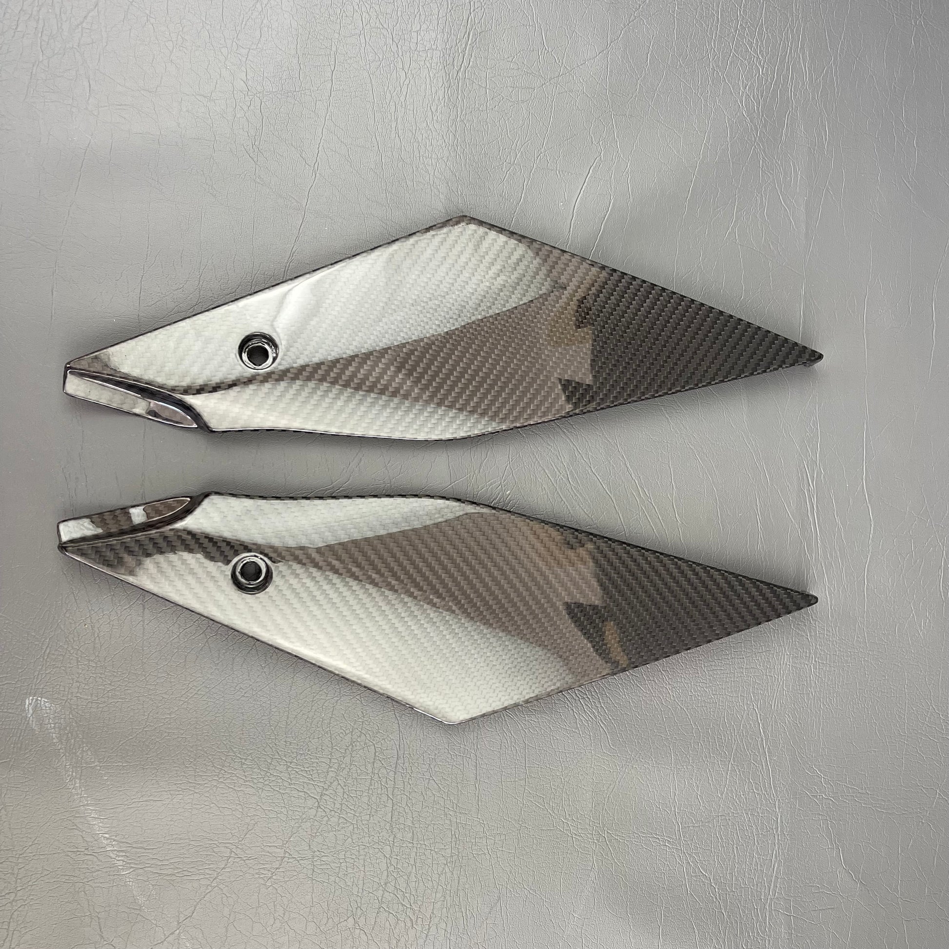 YAMAHA R1 R1M Carbon Fiber Tank Side Panels