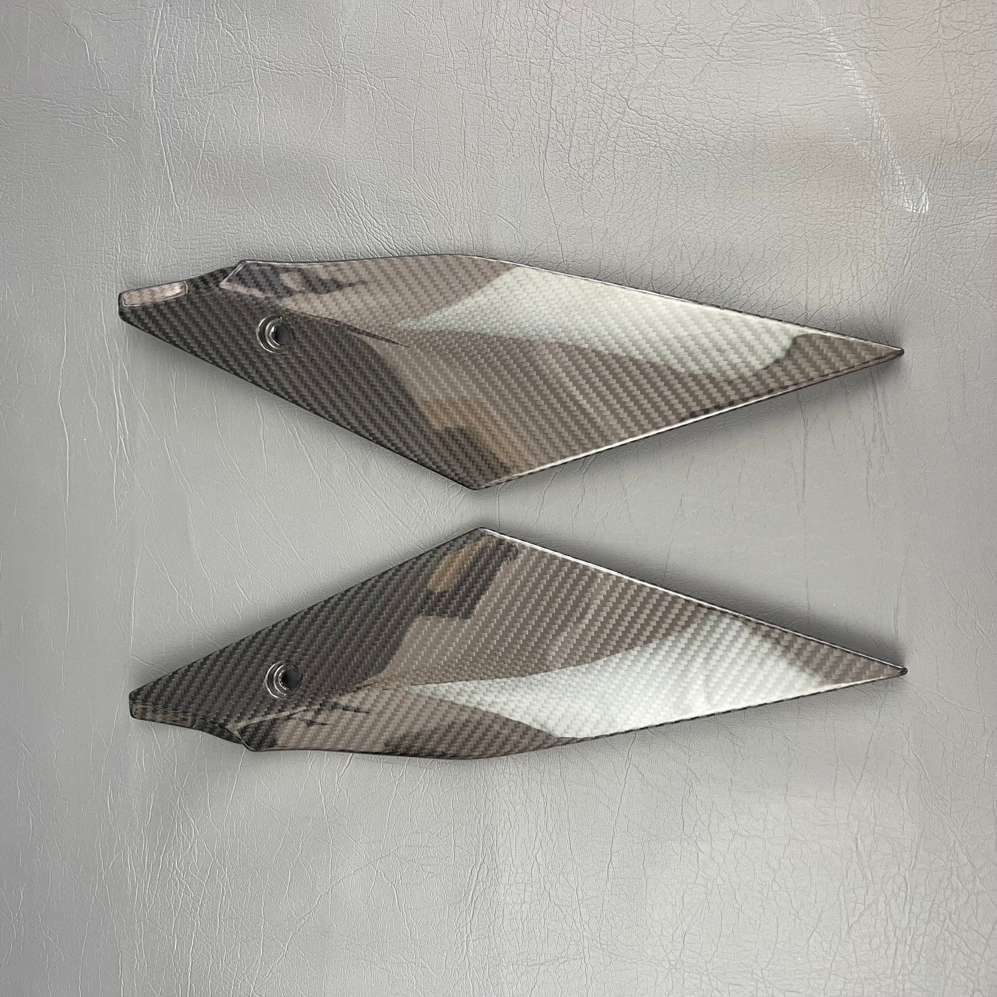 YAMAHA R1 R1M Carbon Fiber Tank Side Panels – view 2